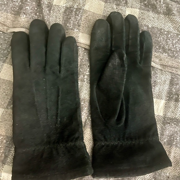 Black suede gloves NWOT - Picture 3 of 3